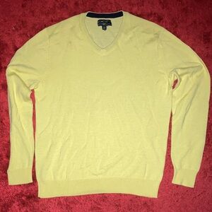 Club Room Men's V-Neck Sweater in Pale Yellow